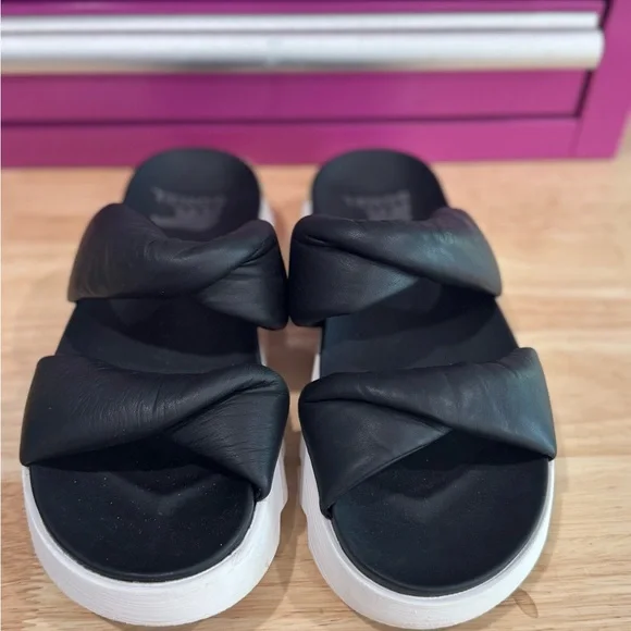 Sorel Black and White Sandals - Picture 1 of 6